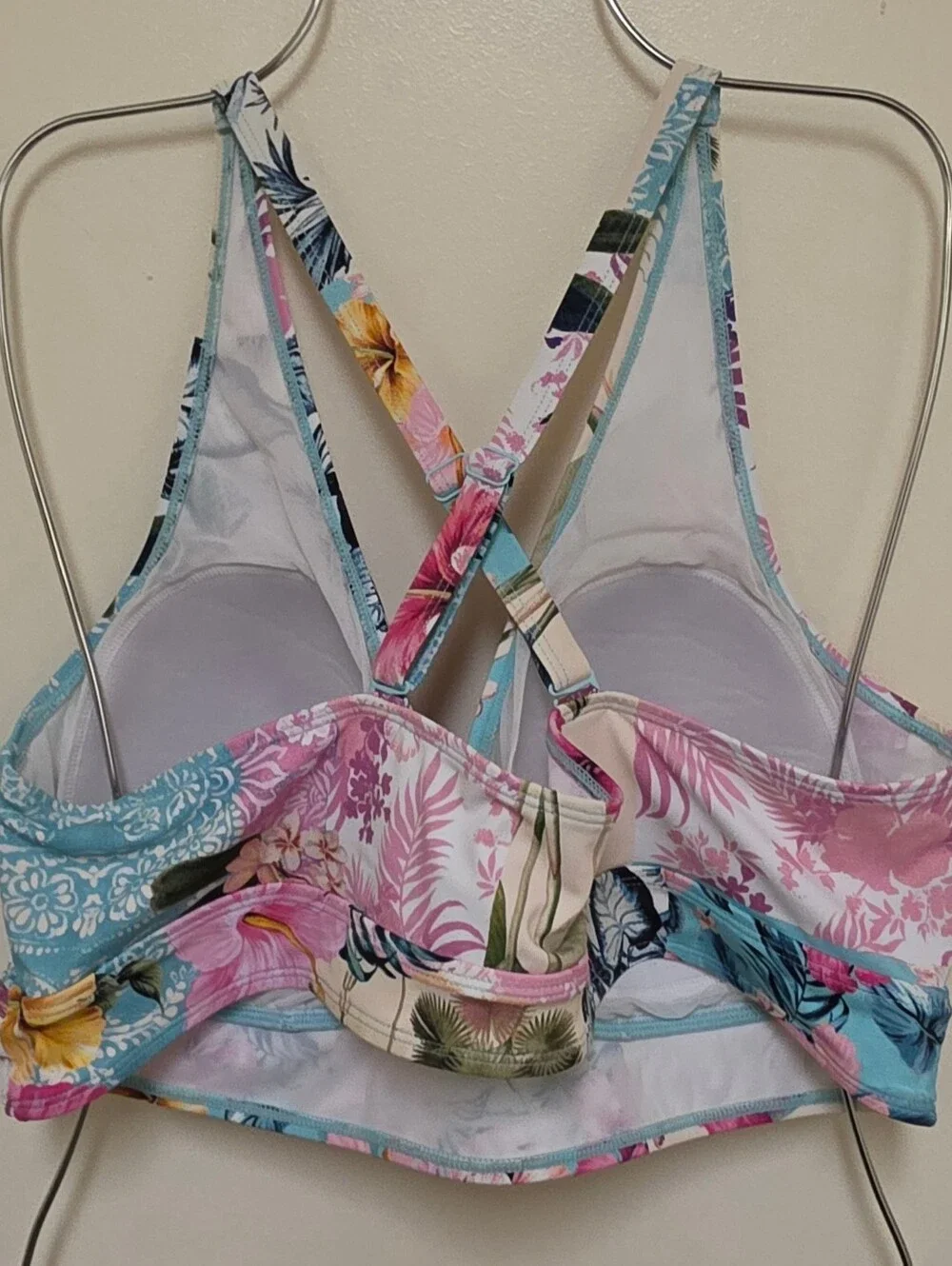 Torrid Wireless Triangle Bikini Top Size 3 EUC